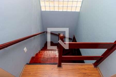 Casa à venda com 110m², 3 quartos e 2 vagasEscada