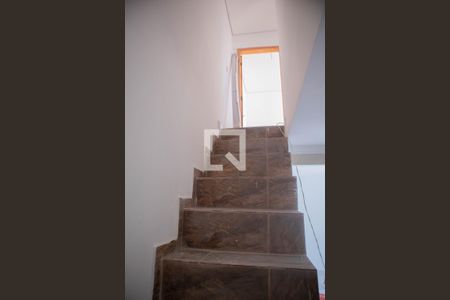 Escada de casa para alugar com 2 quartos, 49m² em Loteamento Adventista Campineiro, Hortolândia