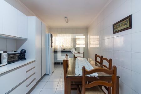 Casa à venda com 225m², 3 quartos e 3 vagas Casa à venda com 225m², 3 quartos e 3 vagasCozinha