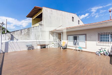 Casa à venda com 225m², 3 quartos e 3 vagas Casa à venda com 225m², 3 quartos e 3 vagasSacada