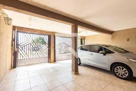 Casa à venda com 225m², 3 quartos e 3 vagas Casa à venda com 225m², 3 quartos e 3 vagasGaragem