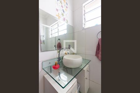 Casa à venda com 225m², 3 quartos e 3 vagas Casa à venda com 225m², 3 quartos e 3 vagasBanheiro