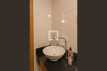 Banheiro de apartamento à venda com 2 quartos, 43m² em Jardim City, Guarulhos