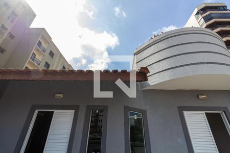 Casa para alugar com 120m², 3 quartos e 3 vagas Casa para alugar com 120m², 3 quartos e 3 vagasDetalhe da varanda