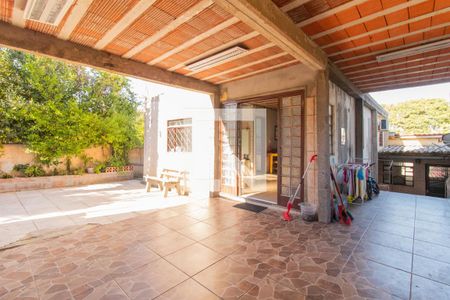 Casa à venda com 60m², 3 quartos e 2 vagas Casa à venda com 60m², 3 quartos e 2 vagasFachada