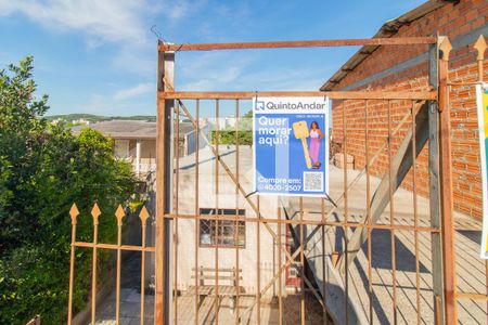 Casa à venda com 60m², 3 quartos e 2 vagas Casa à venda com 60m², 3 quartos e 2 vagasFachada