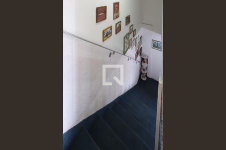 Casa à venda com 160m², 5 quartos e 5 vagasEscada