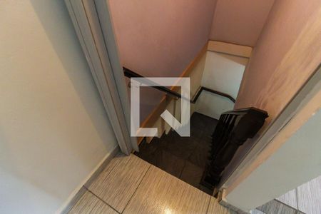 Escada de casa para alugar com 4 quartos, 320m² em Vila Carolina, São Paulo