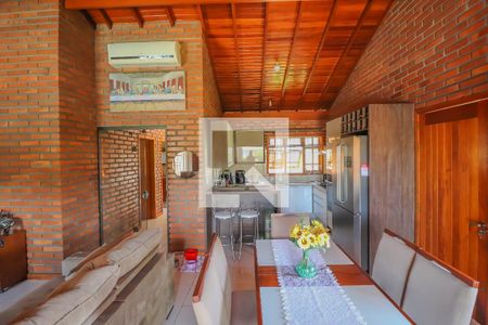 Casa à venda com 214m², 4 quartos e 2 vagasCozinha 