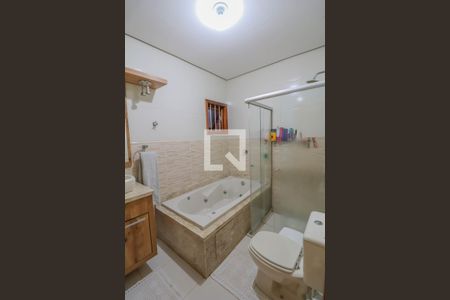 Casa à venda com 214m², 4 quartos e 2 vagasSuíte banheiro 