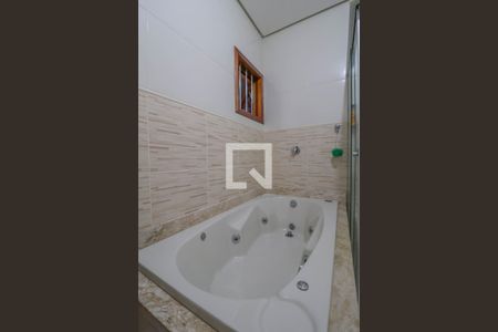 Casa à venda com 214m², 4 quartos e 2 vagasSuíte banheiro 