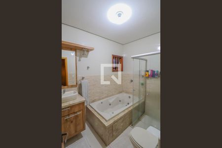 Casa à venda com 214m², 4 quartos e 2 vagasSuíte banheiro 