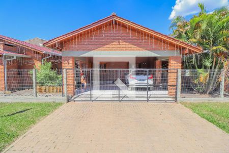 Casa à venda com 214m², 4 quartos e 2 vagasFachada 