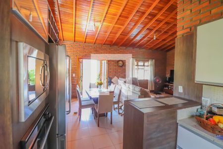 Casa à venda com 214m², 4 quartos e 2 vagasCozinha 