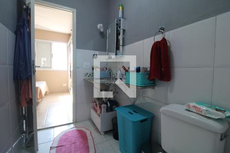 Casa de condomínio à venda com 101m², 3 quartos e 2 vagasBanheiro da suíte