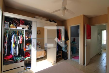 Casa de condomínio à venda com 101m², 3 quartos e 2 vagasSuíte