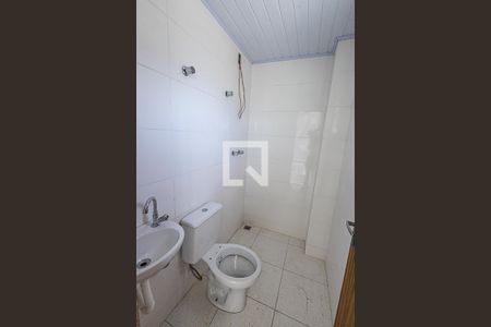 Banheiro de apartamento para alugar com 1 quarto, 18m² em Dona Clara, Belo Horizonte
