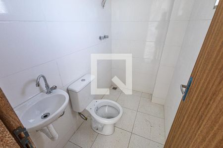 Banheiro de apartamento para alugar com 1 quarto, 18m² em Dona Clara, Belo Horizonte