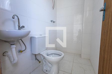 Banheiro de apartamento para alugar com 1 quarto, 18m² em Dona Clara, Belo Horizonte