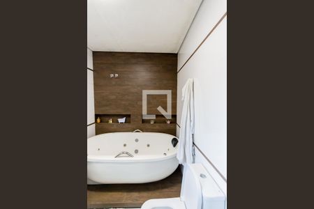 Casa à venda com 300m², 5 quartos e 4 vagasBanheiro da Suíte 2