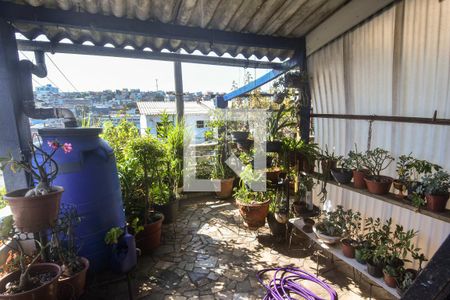 Casa à venda com 165m², 2 quartos e 1 vaga Casa à venda com 165m², 2 quartos e 1 vagaVaranda