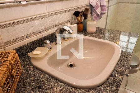 Casa à venda com 200m², 4 quartos e 2 vagasBanheiro