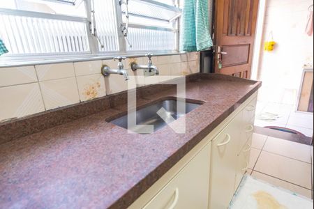 Casa à venda com 295m², 3 quartos e 3 vagas Casa à venda com 295m², 3 quartos e 3 vagasPia