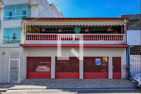 Casa à venda com 295m², 3 quartos e 3 vagas Casa à venda com 295m², 3 quartos e 3 vagasFachada