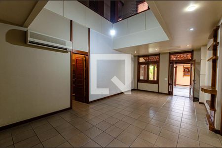 Casa de condomínio à venda com 675m², 7 quartos e 6 vagassala