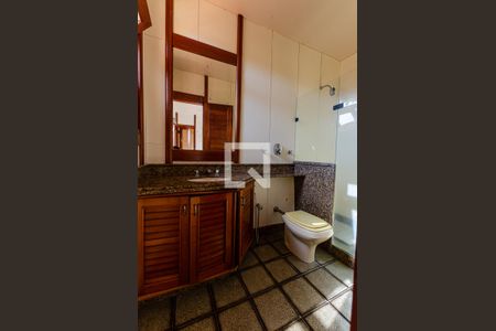 Casa de condomínio à venda com 675m², 7 quartos e 6 vagas Casa de condomínio à venda com 675m², 7 quartos e 6 vagasBanheiro da Suíte