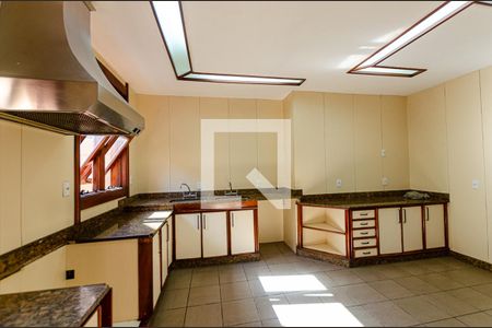 Casa de condomínio à venda com 675m², 7 quartos e 6 vagas Casa de condomínio à venda com 675m², 7 quartos e 6 vagasCozinha