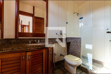 Casa de condomínio à venda com 675m², 7 quartos e 6 vagas Casa de condomínio à venda com 675m², 7 quartos e 6 vagasBanheiro da Suíte