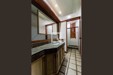 Banheiro de casa de condomínio à venda com 7 quartos, 675m² em Largo da Batalha, Niterói