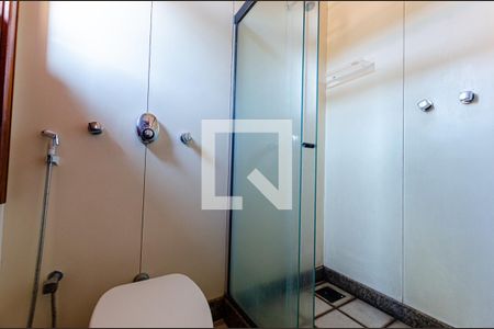 Casa de condomínio à venda com 675m², 7 quartos e 6 vagas Casa de condomínio à venda com 675m², 7 quartos e 6 vagasBanheiro da Suíte