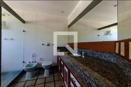 Casa de condomínio à venda com 675m², 7 quartos e 6 vagas Casa de condomínio à venda com 675m², 7 quartos e 6 vagasBanheiro da Suíte