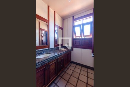 Casa de condomínio à venda com 675m², 7 quartos e 6 vagas Casa de condomínio à venda com 675m², 7 quartos e 6 vagasBanheiro da Suíte