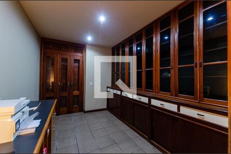 Escritório de casa de condomínio à venda com 7 quartos, 675m² em Largo da Batalha, Niterói