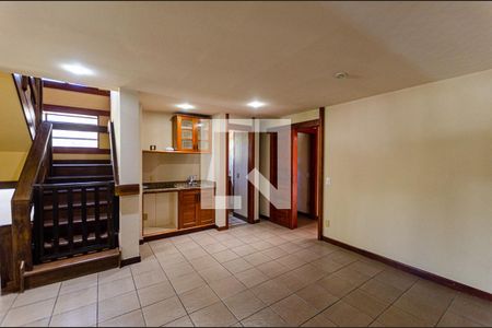 Casa de condomínio à venda com 675m², 7 quartos e 6 vagas Casa de condomínio à venda com 675m², 7 quartos e 6 vagashall do segundo andar