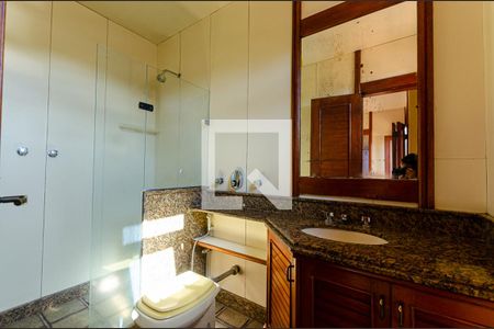 Casa de condomínio à venda com 675m², 7 quartos e 6 vagas Casa de condomínio à venda com 675m², 7 quartos e 6 vagasBanheiro da Suíte