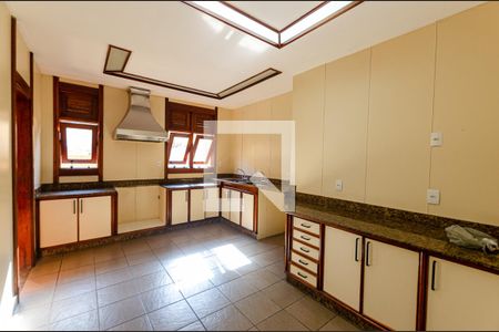 Casa de condomínio à venda com 675m², 7 quartos e 6 vagas Casa de condomínio à venda com 675m², 7 quartos e 6 vagasCozinha