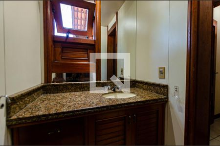 Casa de condomínio à venda com 675m², 7 quartos e 6 vagas Casa de condomínio à venda com 675m², 7 quartos e 6 vagasBanheiro da Suíte