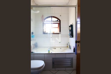 Casa à venda com 245m², 5 quartos e 4 vagas Casa à venda com 245m², 5 quartos e 4 vagasBanheiro da Suite 1