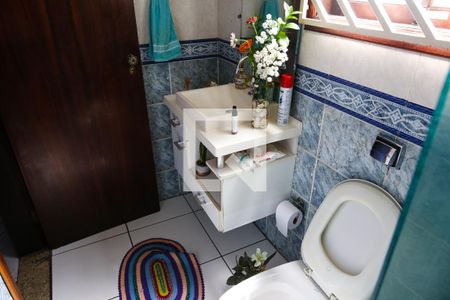 Casa à venda com 245m², 5 quartos e 4 vagas Casa à venda com 245m², 5 quartos e 4 vagasBanheiro Social