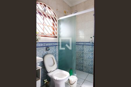 Casa à venda com 245m², 5 quartos e 4 vagas Casa à venda com 245m², 5 quartos e 4 vagasBanheiro Social