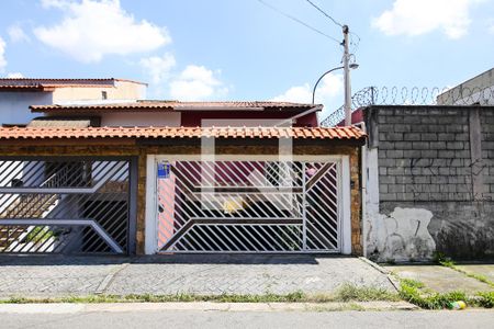 Casa à venda com 245m², 5 quartos e 4 vagas Casa à venda com 245m², 5 quartos e 4 vagasFachada