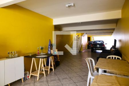 Casa à venda com 245m², 5 quartos e 4 vagas Casa à venda com 245m², 5 quartos e 4 vagasGaragem