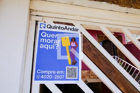 Casa à venda com 245m², 5 quartos e 4 vagas Casa à venda com 245m², 5 quartos e 4 vagasPlaquinha