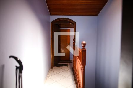 Casa à venda com 245m², 5 quartos e 4 vagas Casa à venda com 245m², 5 quartos e 4 vagascorredor