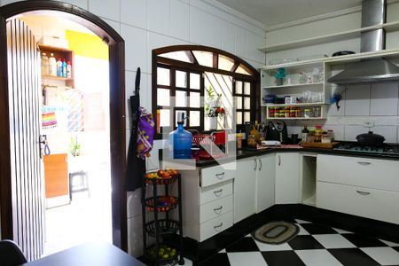 Casa à venda com 245m², 5 quartos e 4 vagas Casa à venda com 245m², 5 quartos e 4 vagasCozinha