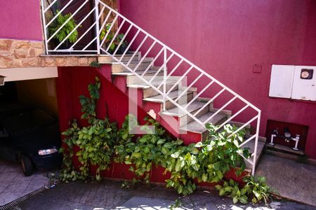 Casa à venda com 245m², 5 quartos e 4 vagas Casa à venda com 245m², 5 quartos e 4 vagasFachada